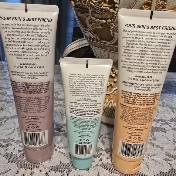 Dermasil Facial Cleanser, Exfoliating Scrub And Face Cream Set - Picture 2 of 3